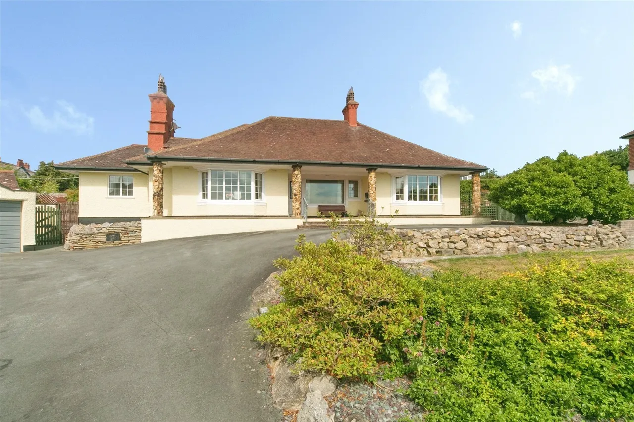 3 bed house for sale, Warren Road, Deganwy, LL31