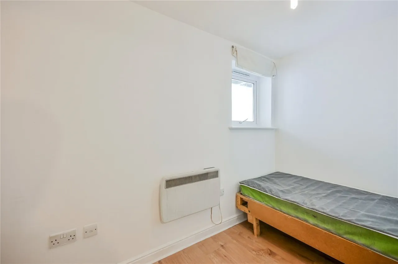 Cline Road, London, N11, photo 10