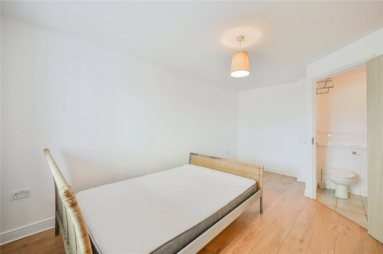 Cline Road, London, N11, photo 8
