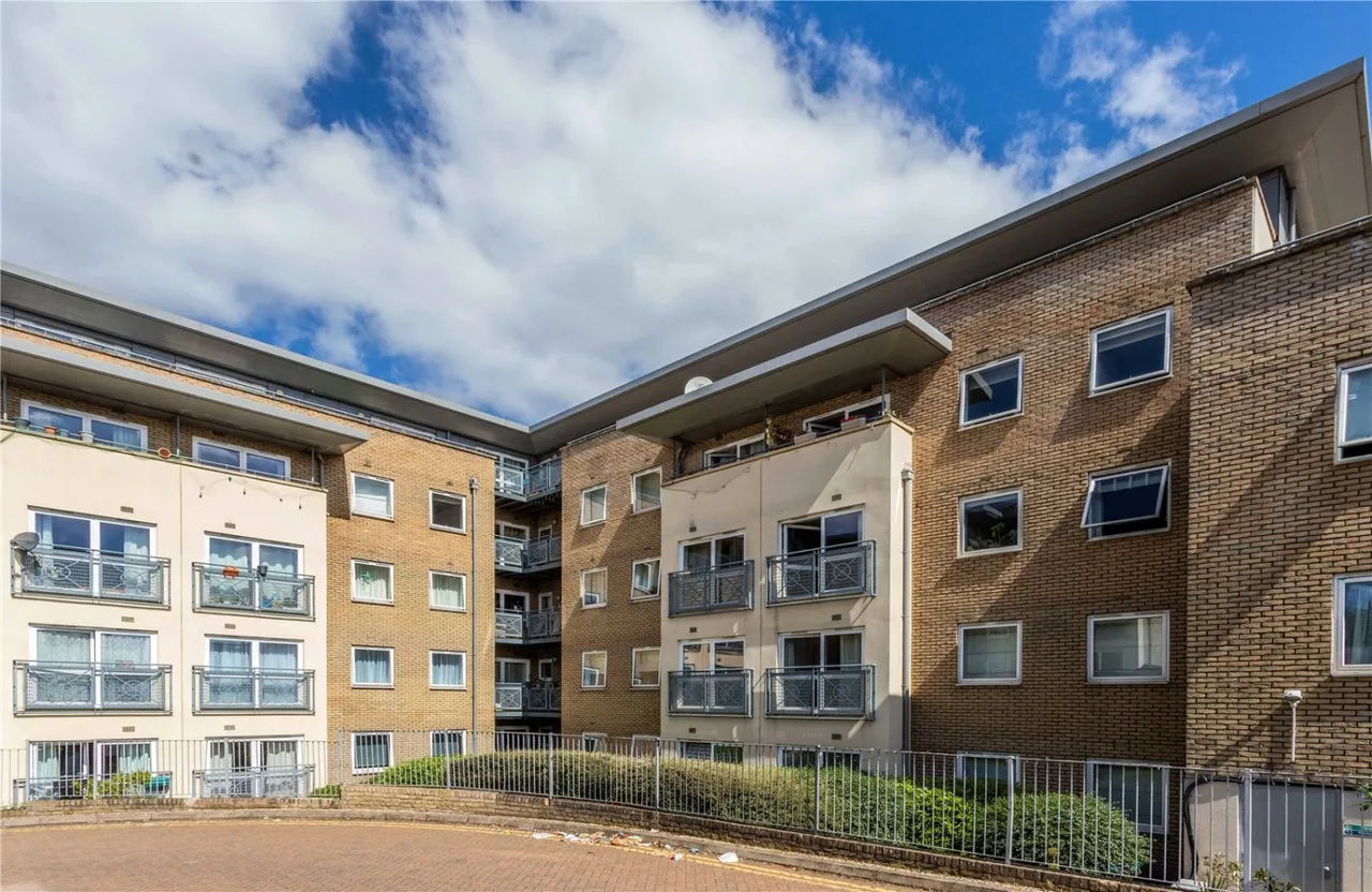 Cline Road, London, N11, photo 15