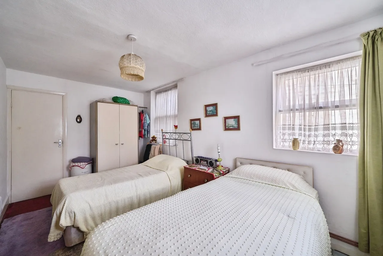 St. Georges Road, London, E7, photo 12