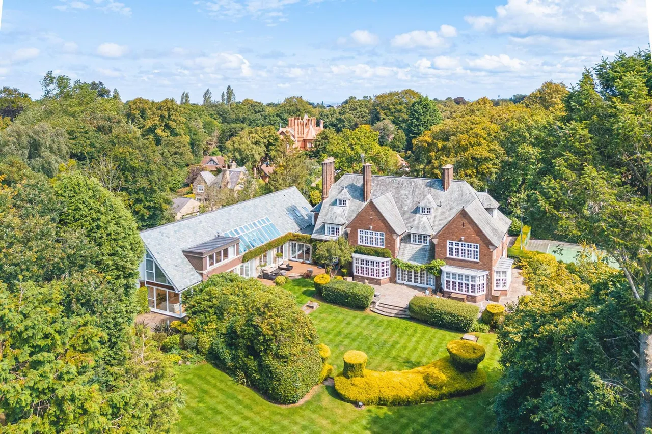 8 bed house for sale, Noctorum Road, Prenton, CH43