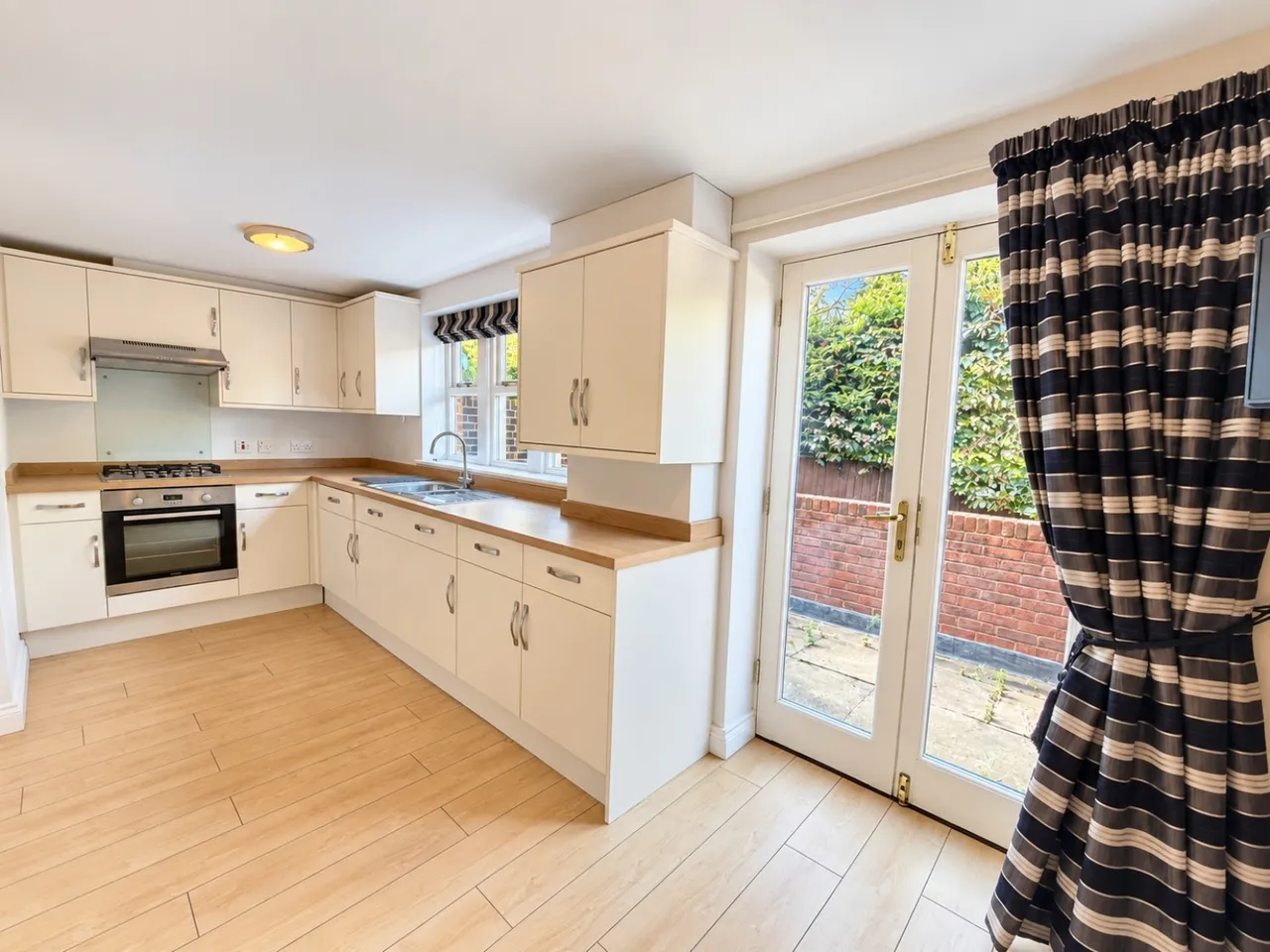 St Johns Close, Cleckheaton, BD19, photo 6