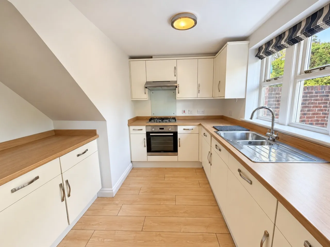 St Johns Close, Cleckheaton, BD19, photo 3