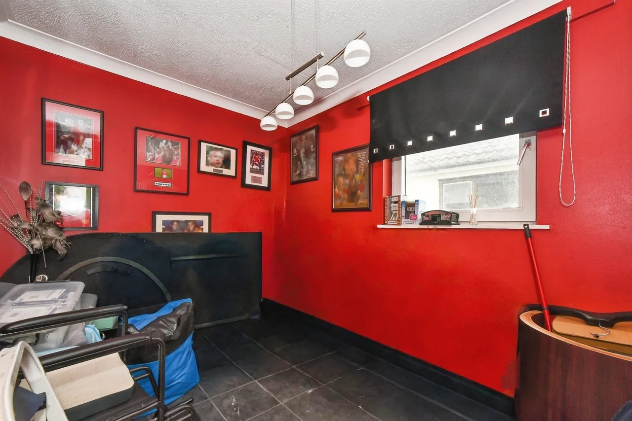Oaksey Road, Swindon, SN2, photo 5