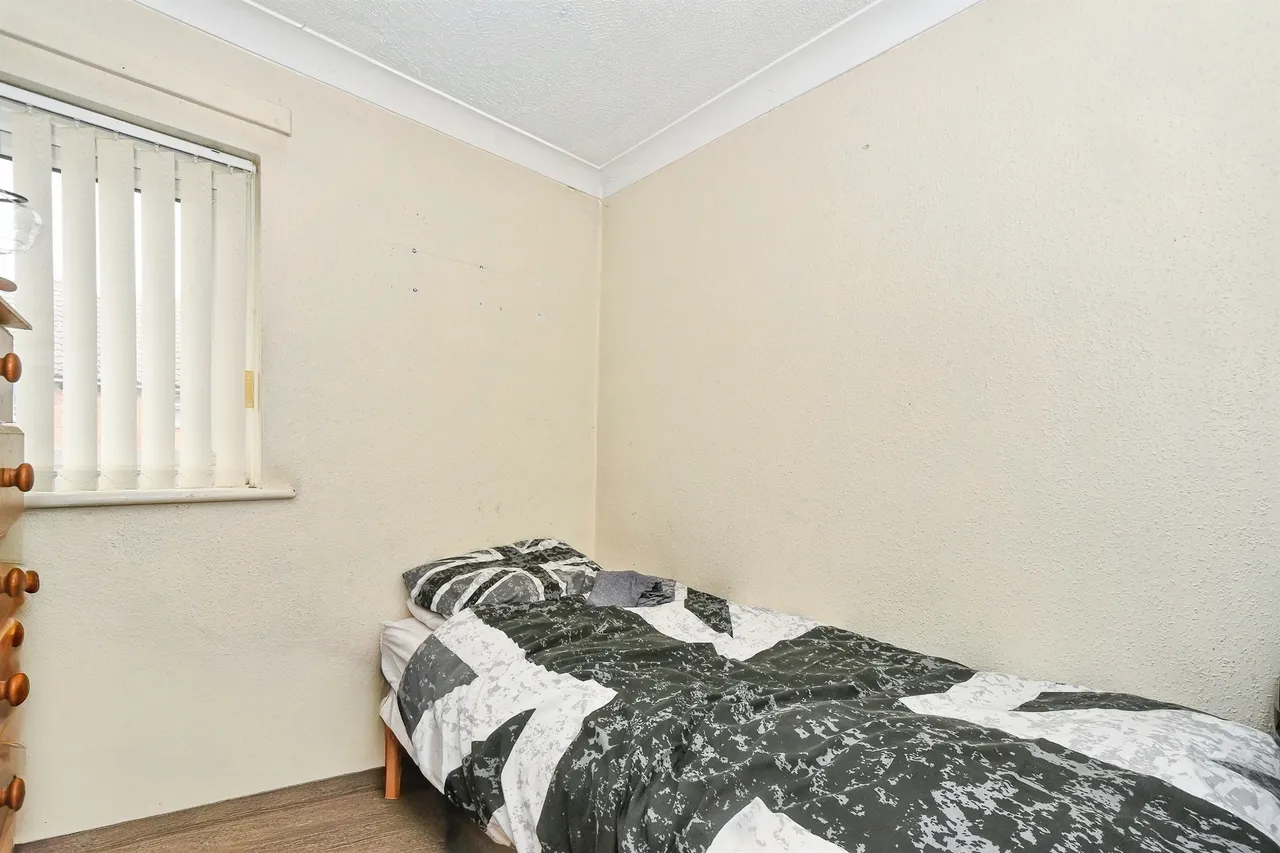 Oaksey Road, Swindon, SN2, photo 11