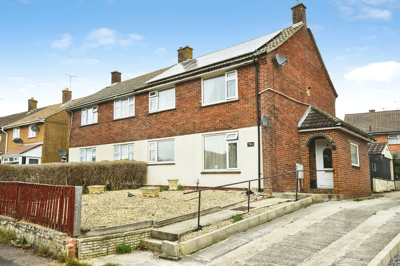 Oaksey Road, Swindon, SN2, photo 15
