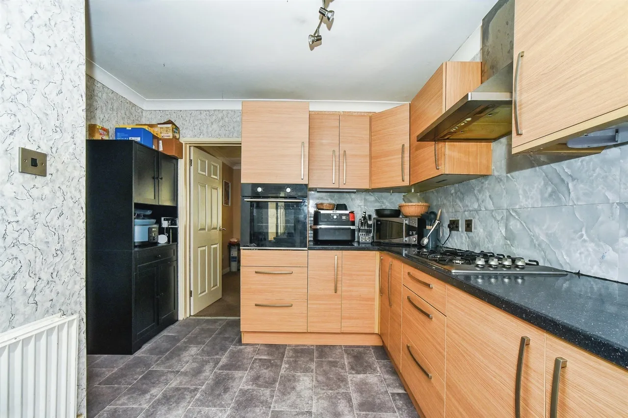 Oaksey Road, Swindon, SN2, photo 7