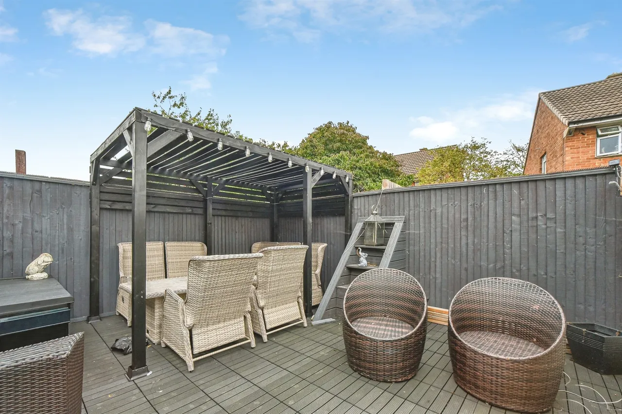 Oaksey Road, Swindon, SN2, photo 13