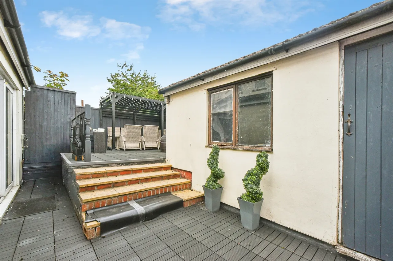 Oaksey Road, Swindon, SN2, photo 14