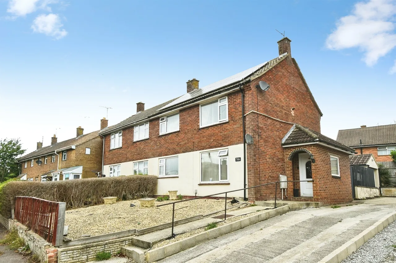 3 bed house for sale, Oaksey Road, Swindon, SN2