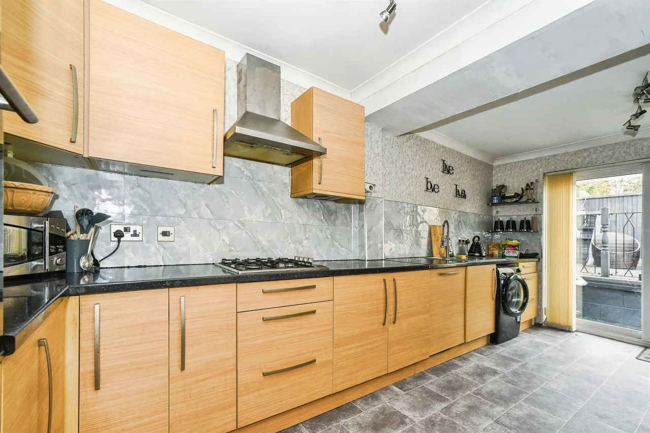 Oaksey Road, Swindon, SN2, photo 6