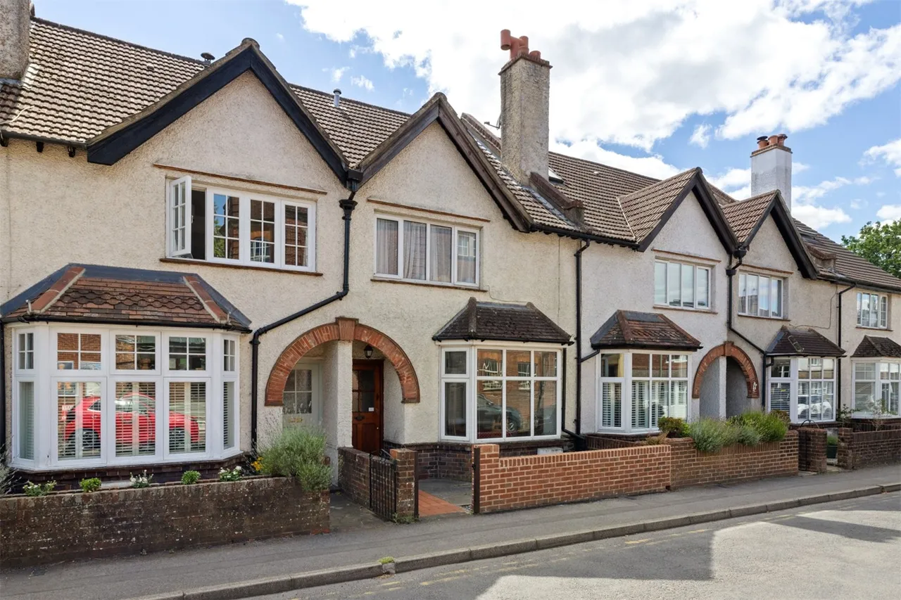 3 bed house for sale, Bridge Road, Haslemere, GU27