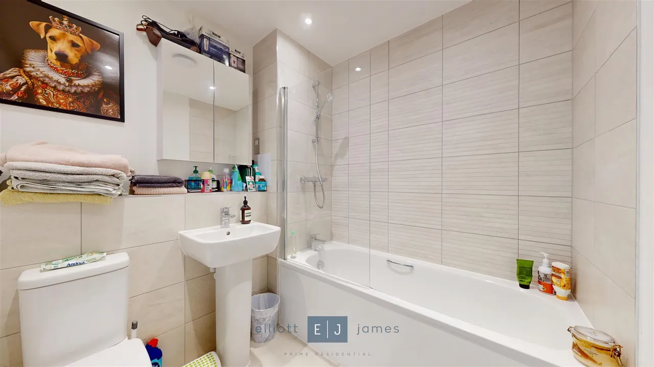 Luctons Close, Epping Gate, Loughton, photo 5