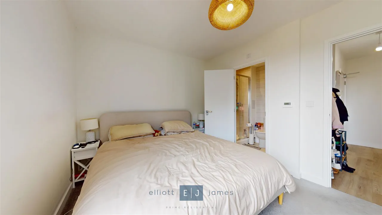 Luctons Close, Epping Gate, Loughton, photo 2