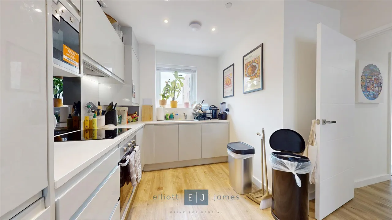 Luctons Close, Epping Gate, Loughton, photo 6