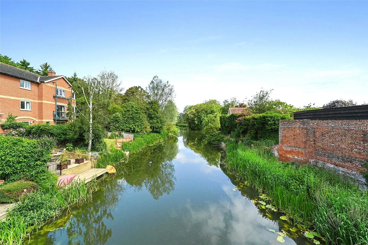 Colchester Road, Bures, CO8, photo 12
