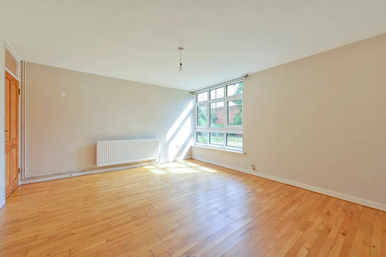 75 Woking Close, London, photo 9