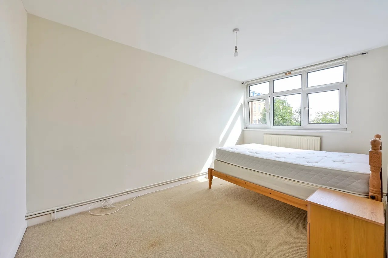 75 Woking Close, London, photo 11