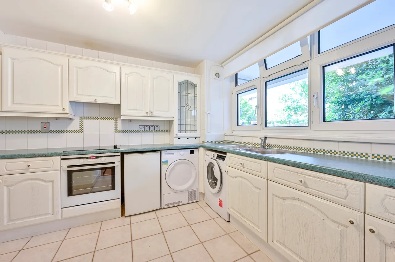 75 Woking Close, London, photo 10