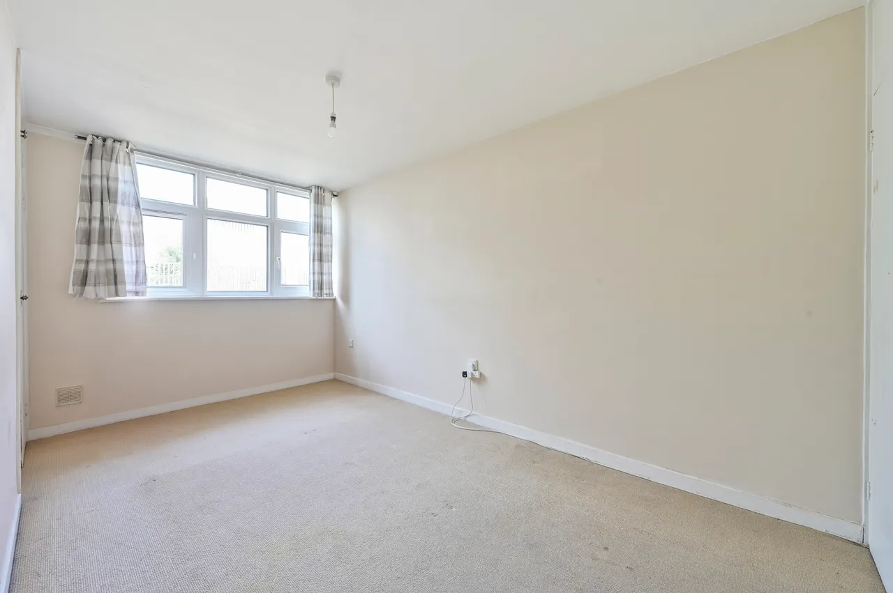 75 Woking Close, London, photo 4