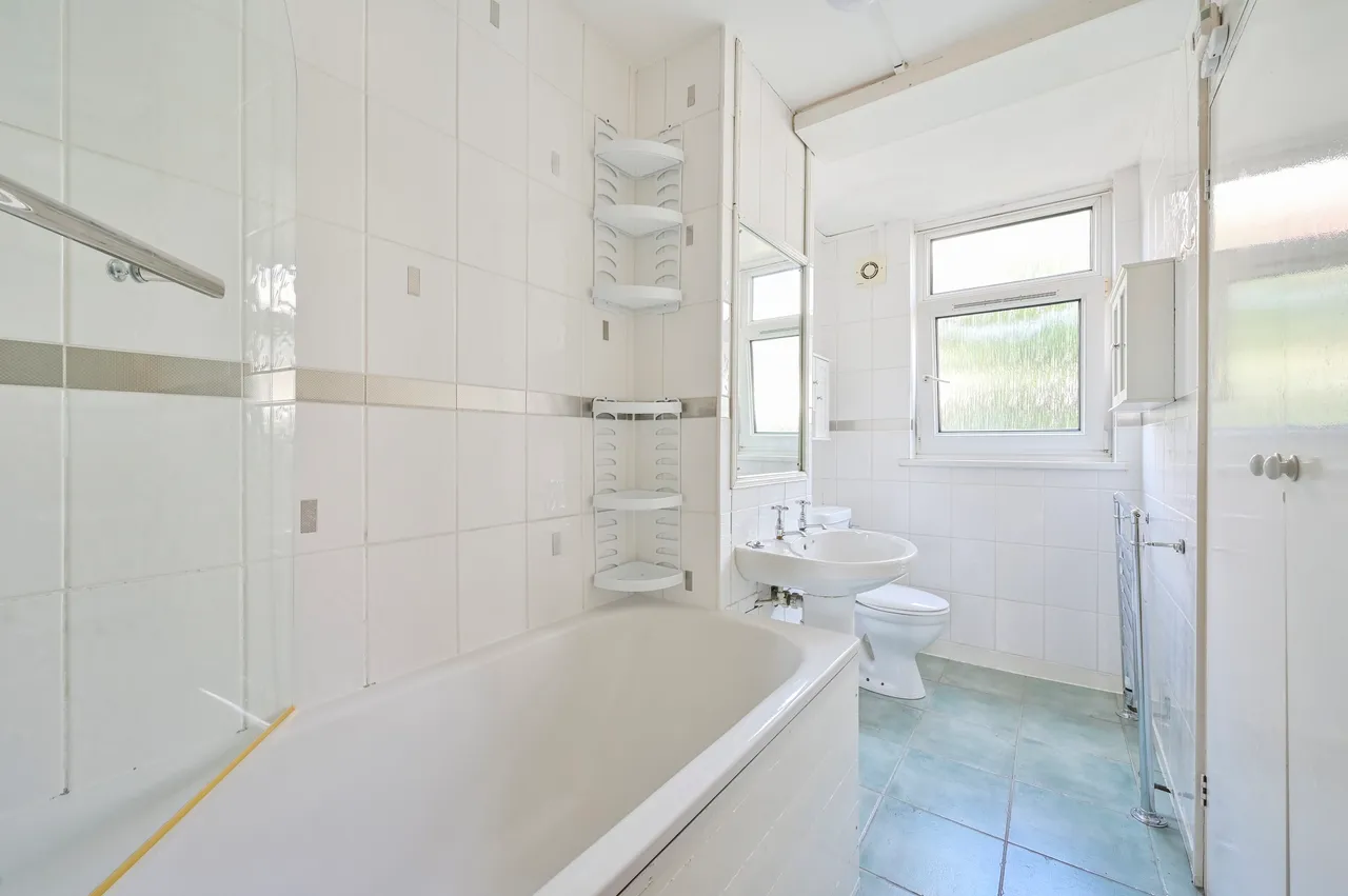 75 Woking Close, London, photo 5