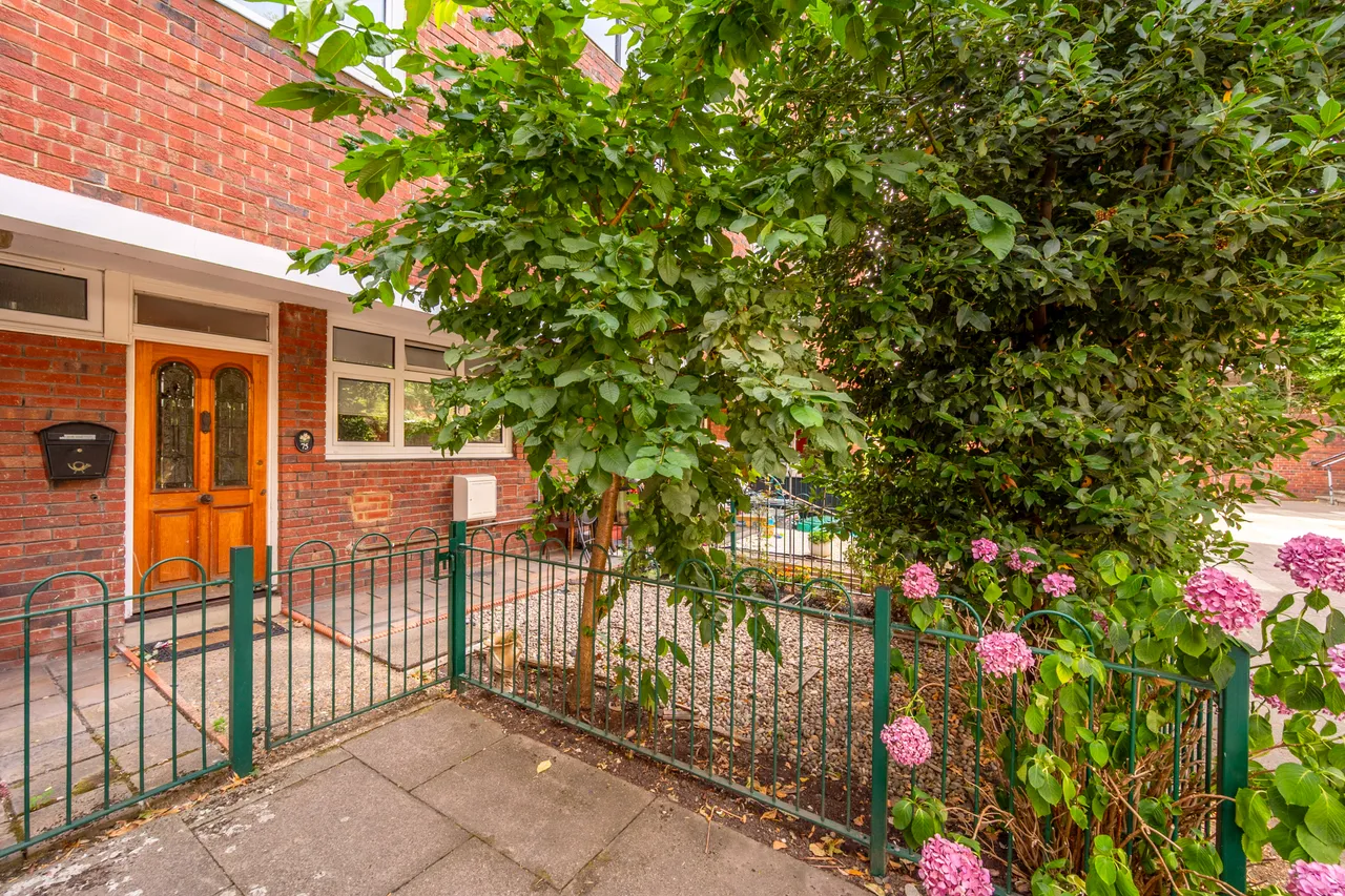 75 Woking Close, London, photo 6