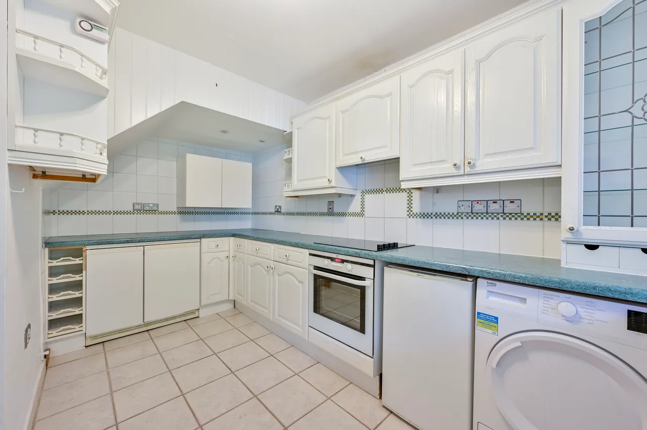 75 Woking Close, London, photo 8