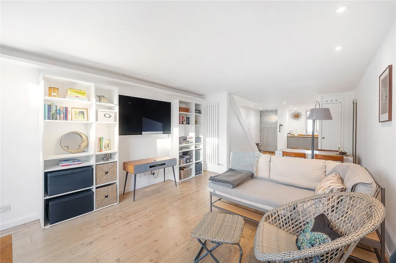 3 bed flat for sale — Sunbury Lane, Battersea, SW11