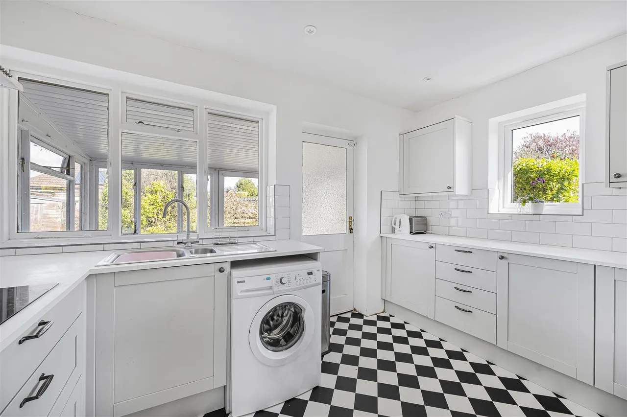 Hillside Avenue, Seaford, photo 7