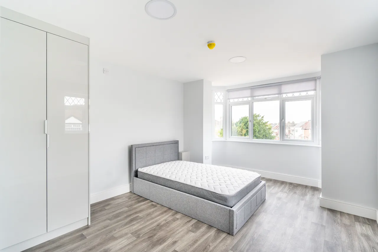 Greenford, UB6, photo 2
