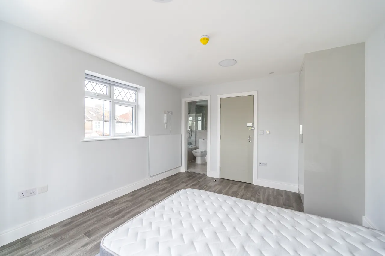 Greenford, UB6, photo 4