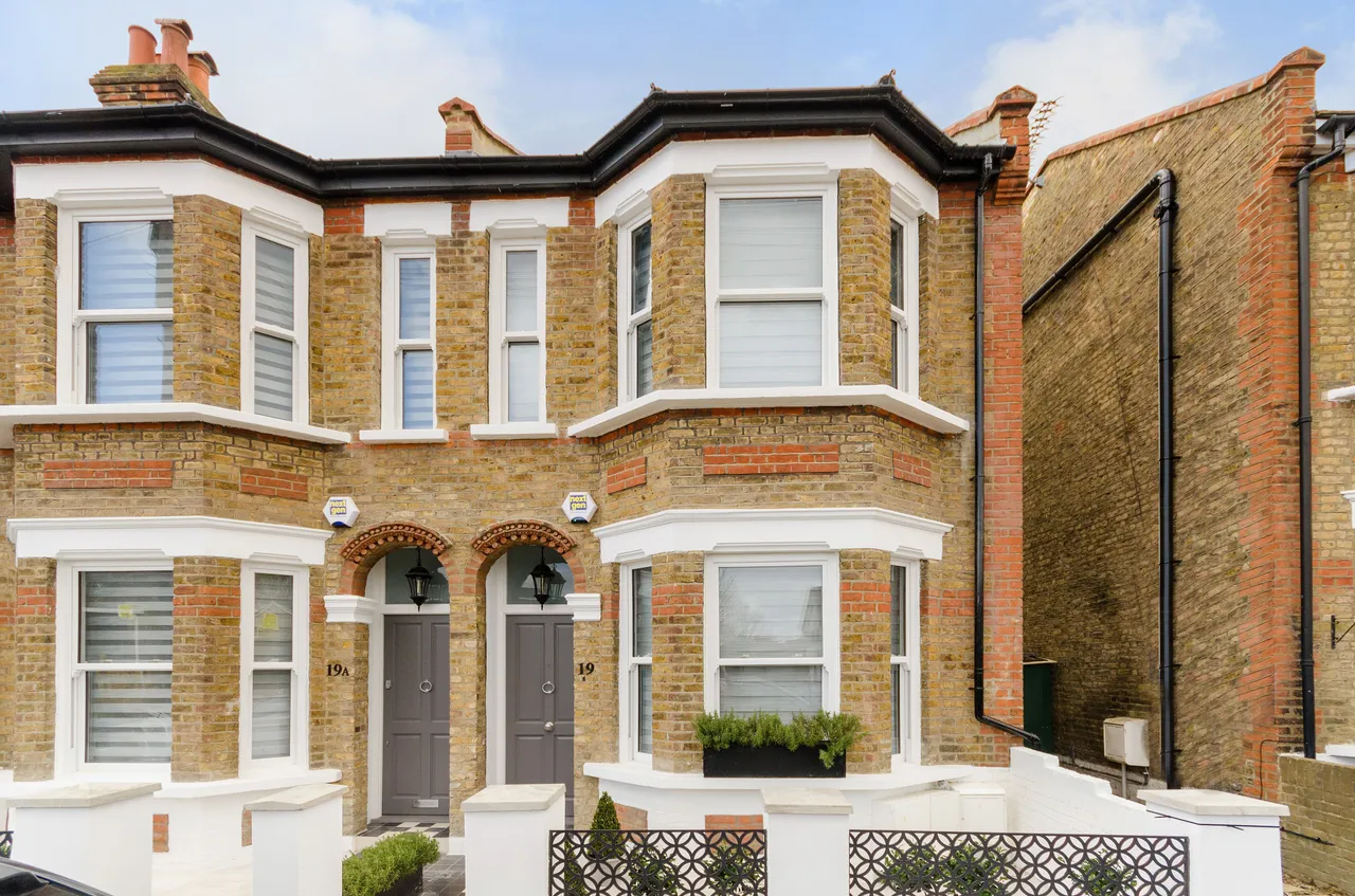 3 bed house for sale — 19 Warwick Grove, Surbiton