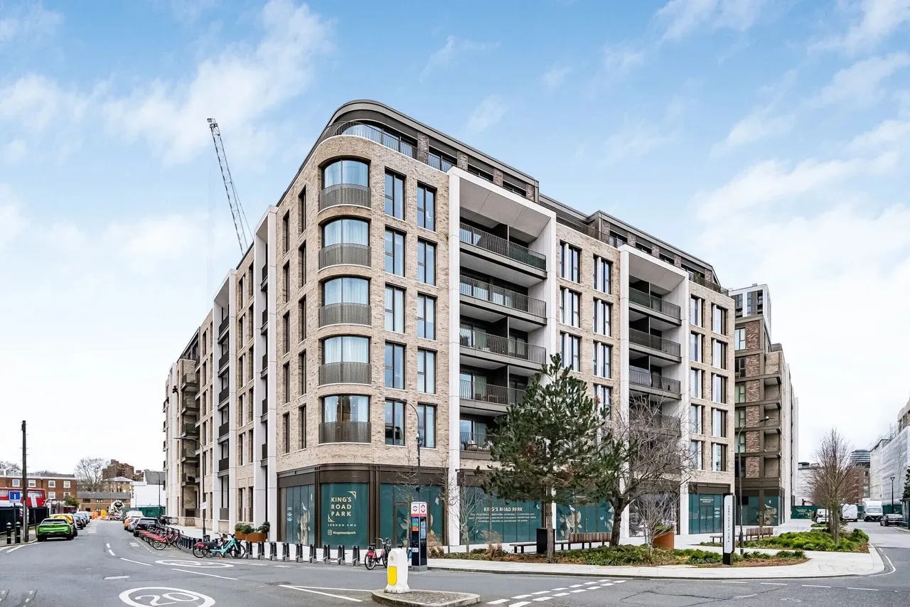 2 bed flat for sale — Michael Road, London