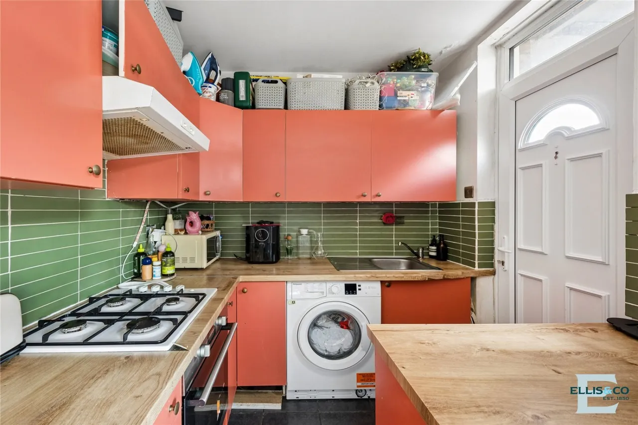 Green Lanes, London, N13, photo 9