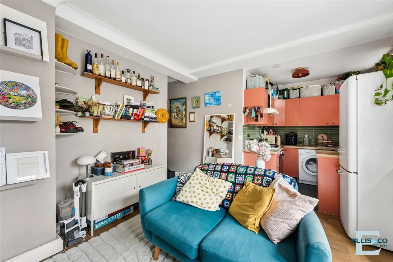 Green Lanes, London, N13, photo 8