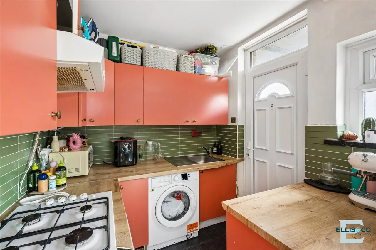 Green Lanes, London, N13, photo 10