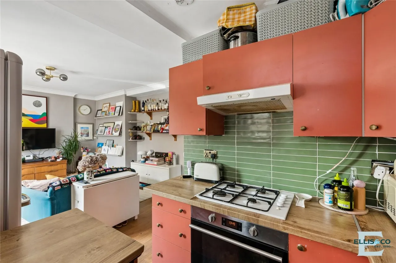 Green Lanes, London, N13, photo 11