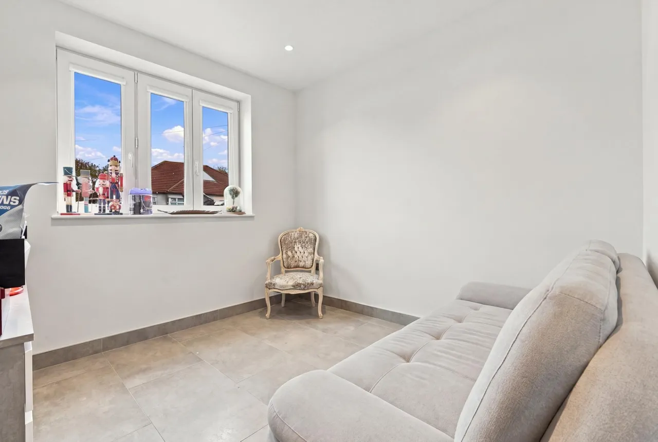 Barton Road, Hornchurch, RM12, photo 22