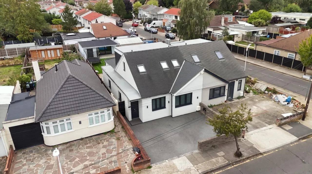 Barton Road, Hornchurch, RM12, photo 5