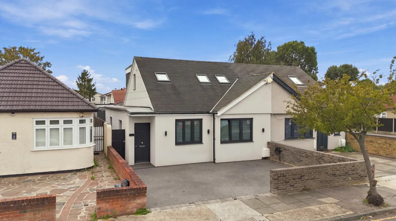 Barton Road, Hornchurch, RM12, photo 3