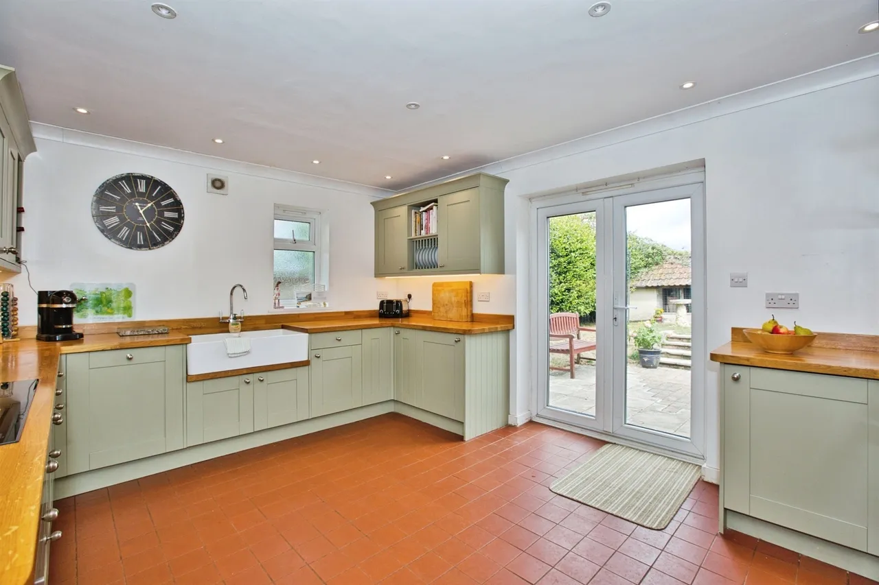 Crewkerne, TA18, photo 13