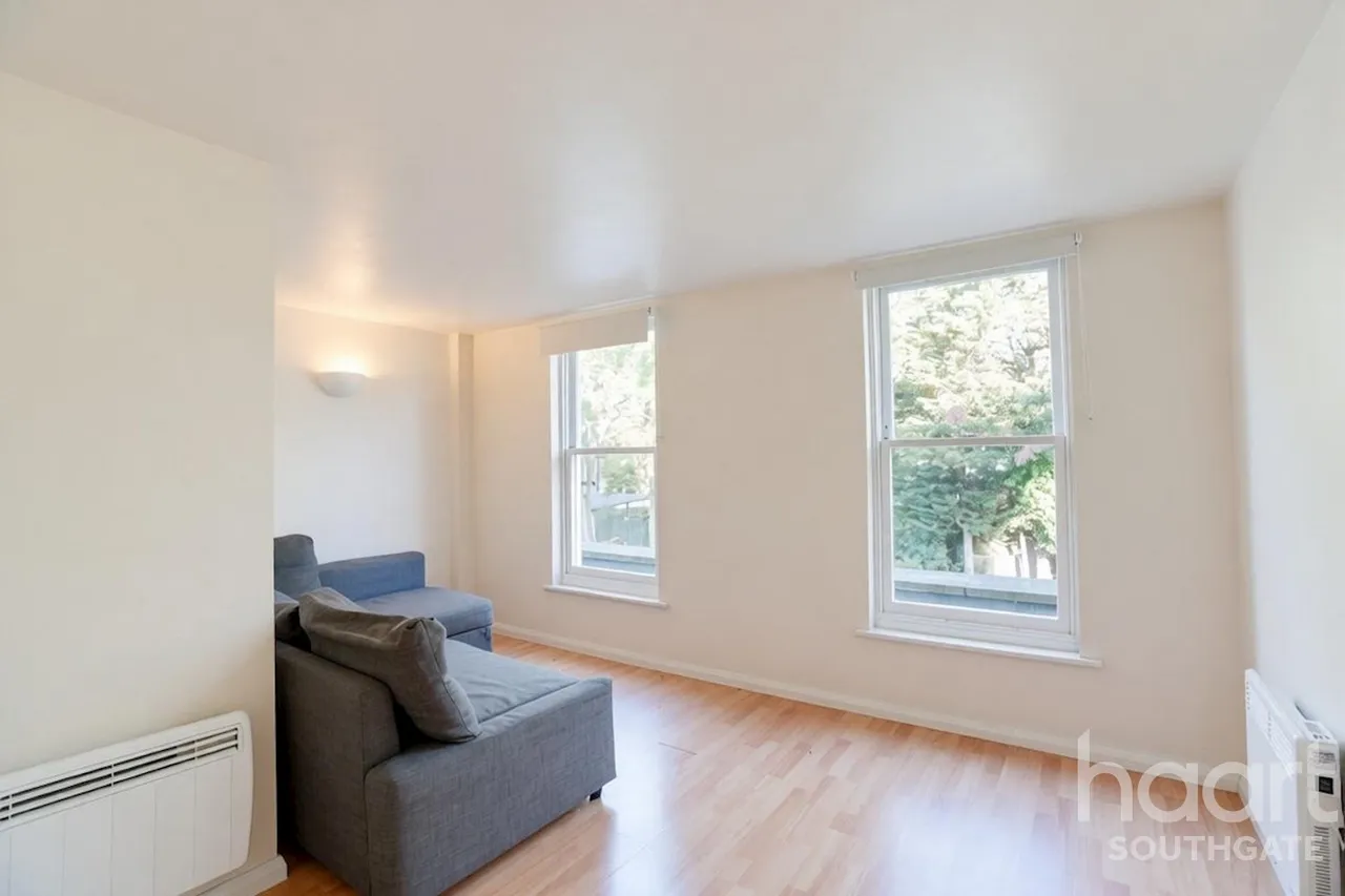 Silver Street, Enfield, EN1, photo 5