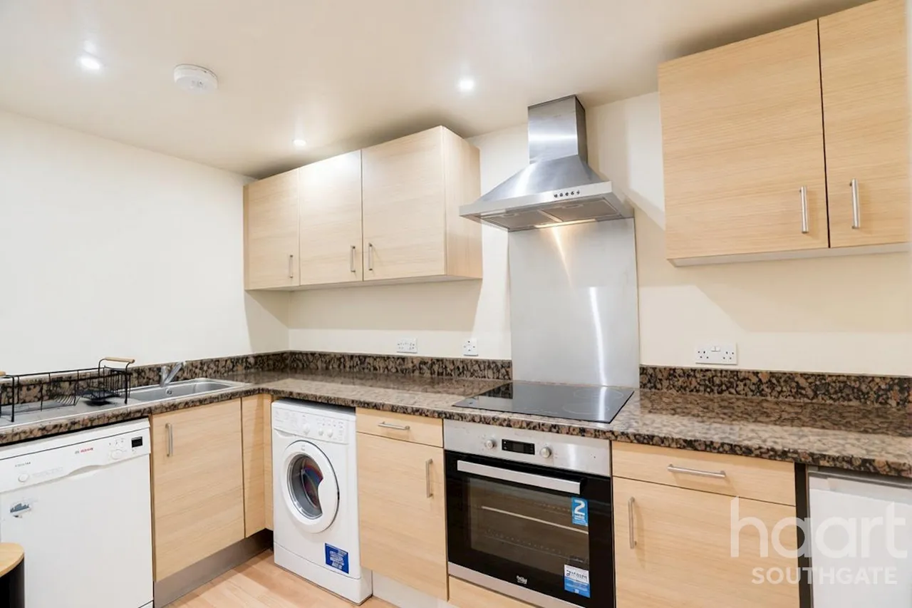 Silver Street, Enfield, EN1, photo 8