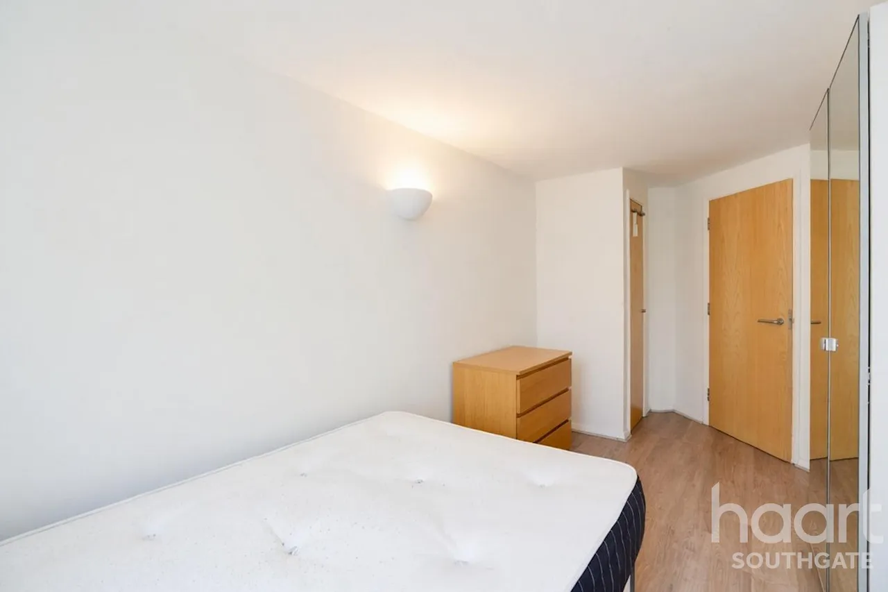 Silver Street, Enfield, EN1, photo 7