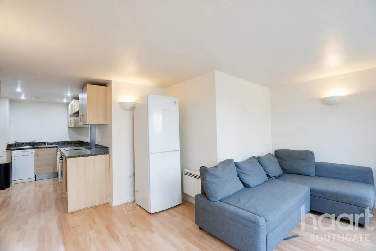 1 bed flat for sale, Silver Street, Enfield, EN1