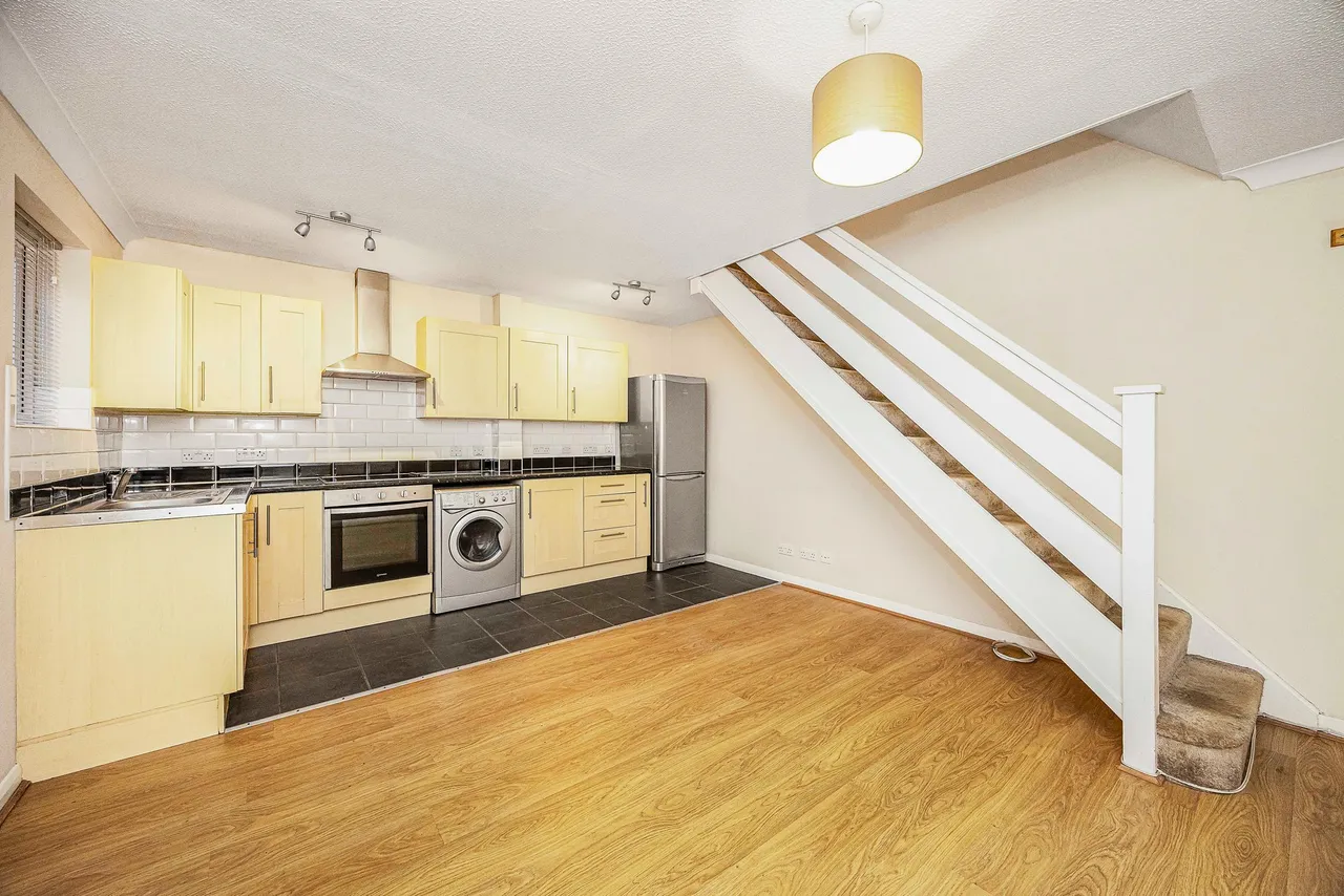 Matthews Close, Romford, RM3, photo 2