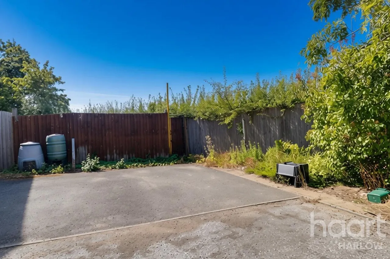 Pytt Field, Harlow, CM17, photo 17