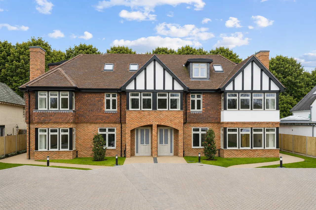 No. 3 Ronmar Place, Oxshott, KT22, photo 2