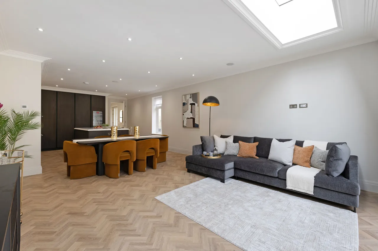 No. 3 Ronmar Place, Oxshott, KT22, photo 9